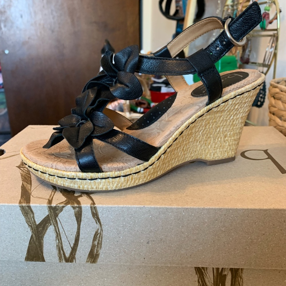 Born black leather flower wedge sandals BOC
